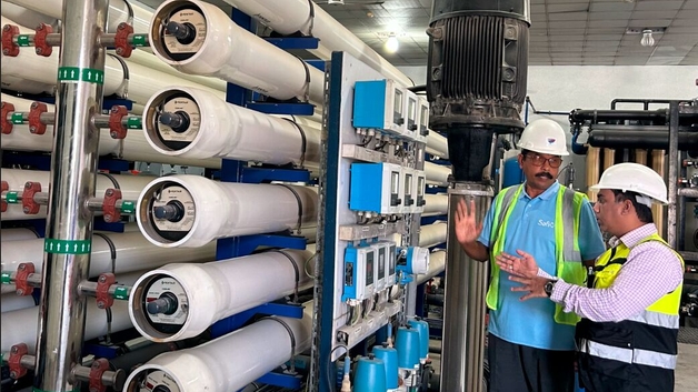 Osmose reversa com painel de controle na usina de reuso de água da Safi