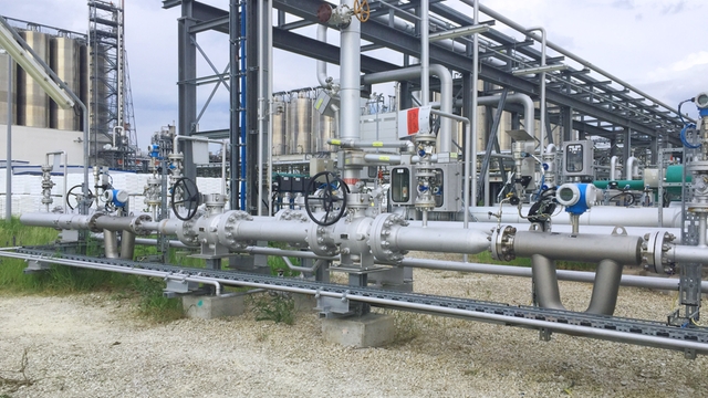 Dois medidores de vazão Coriolis Promass Q da Endress+Hauser em um duto