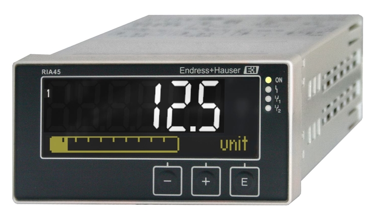 Medidor de campo RIA46 com unidade de controle para monitoramento e indicação dos valores analógicos medidos