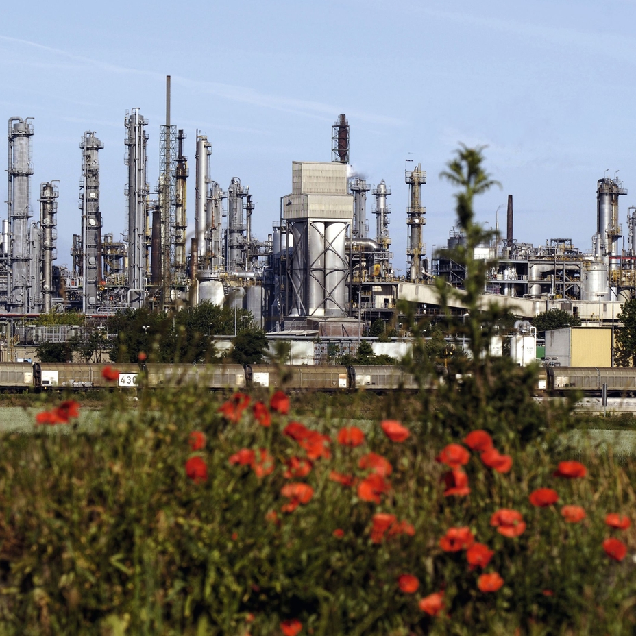 O tratamento de água industrial é fundamental para processos seguros e eficientes.