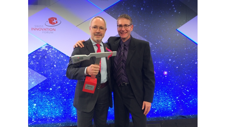 Líder em inovação: a Endress+Hauser recebe o Swiss Technology Award para o medidor de vazão Promass Q