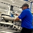 Endress+Hauser Flow EUA, Greenwood, homem fazendo a calibração