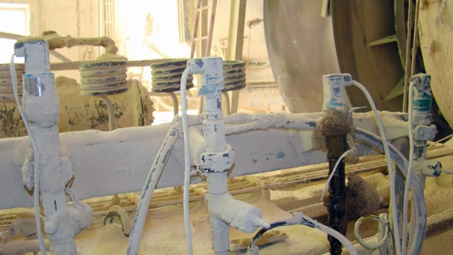 Para aumentar a eficiência energética, as matérias-primas da planta de cimento podem ser pré-aquecidas antes de entrarem no forno. Para aumentar a eficiência energética, as matérias-primas da planta de cimento podem ser pré-aquecidas antes de entrarem no forno.