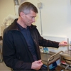 Calibração do sensor de temperatura em um laboratório por Tommy Mikkelsen, metrologista na chr Hansen