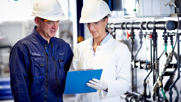 Monitoramento seguro de água de processo na indústria química