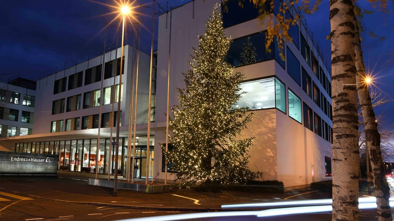 Uma árvore de Natal brilhará na Endress+Hauser em Reinach