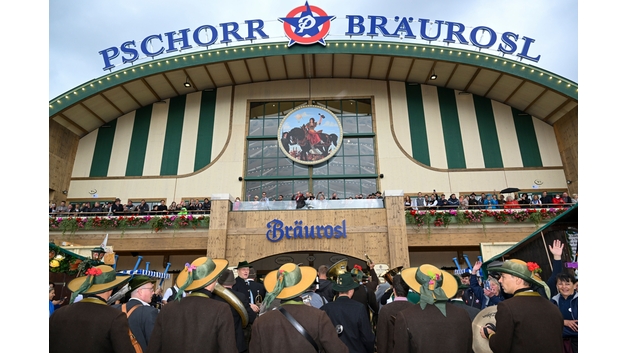 Tenda de festival da Pschorr Bräurosl na Oktoberfest Munich