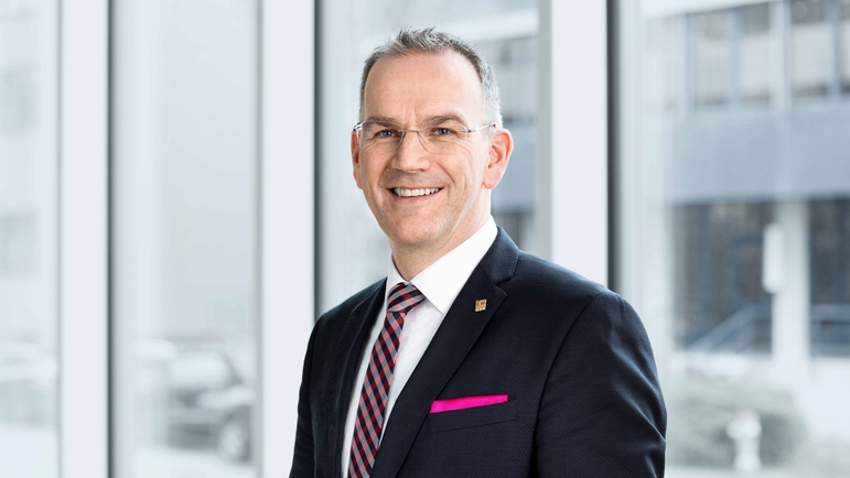 Retrato do Dr. Peter Selders, CEO do Grupo Endress+Hauser