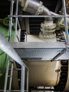 Desempenho de medição consistentemente alto, apesar do perfil de fluxo perturbado – Prosonic Flow W 400 com FlowDC